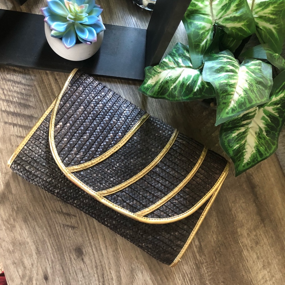 Vintage woven envelope style purse!